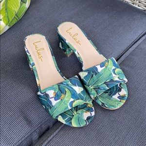 Lulus Palm/banana leaf printed slide